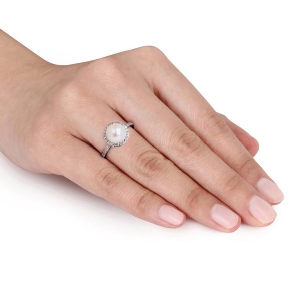 Jewelry - Pearl ring